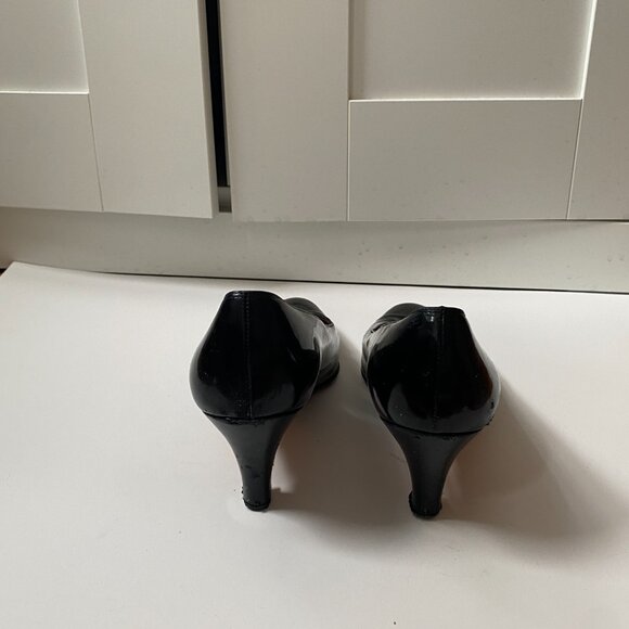 Salvatore Ferragamo || Black Vintage Patent Leather Closed Toe Heels Pumps 9.5 - Picture 5 of 9